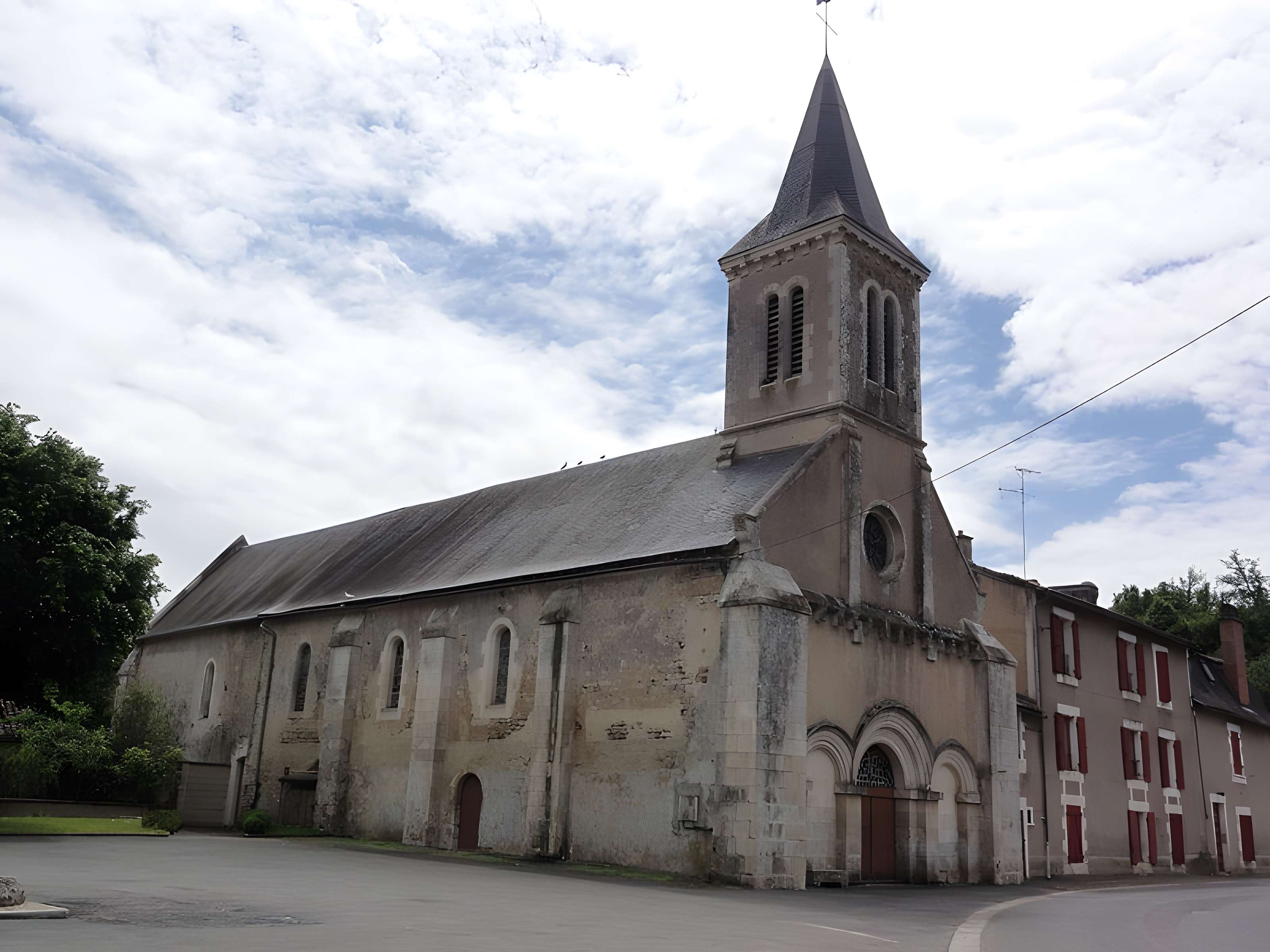 Église Saint-Hilaire de Montreuil-Bonnin 