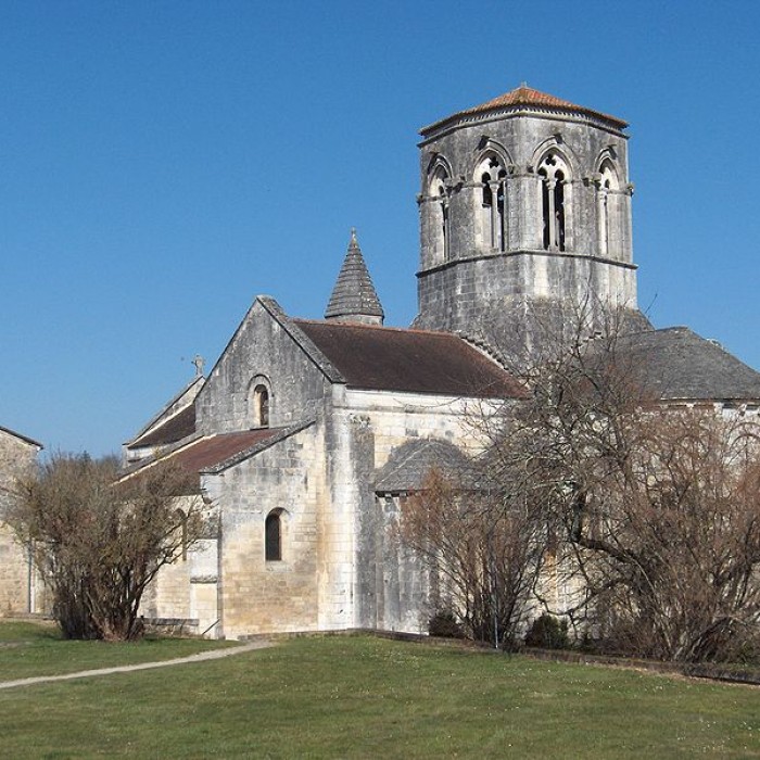 Photo de Église Saint-Hilaire de Mouthiers-sur-Boëme