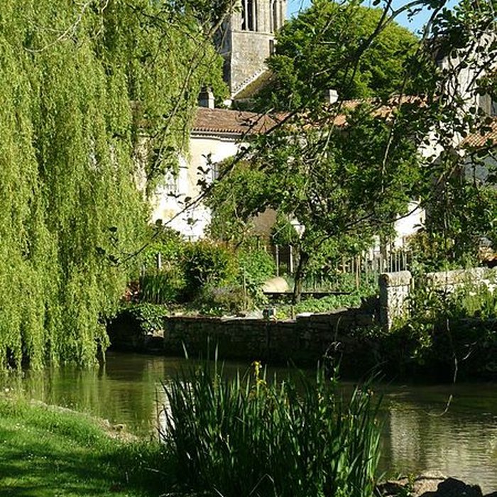 Photo de Église Saint-Hilaire de Mouthiers-sur-Boëme