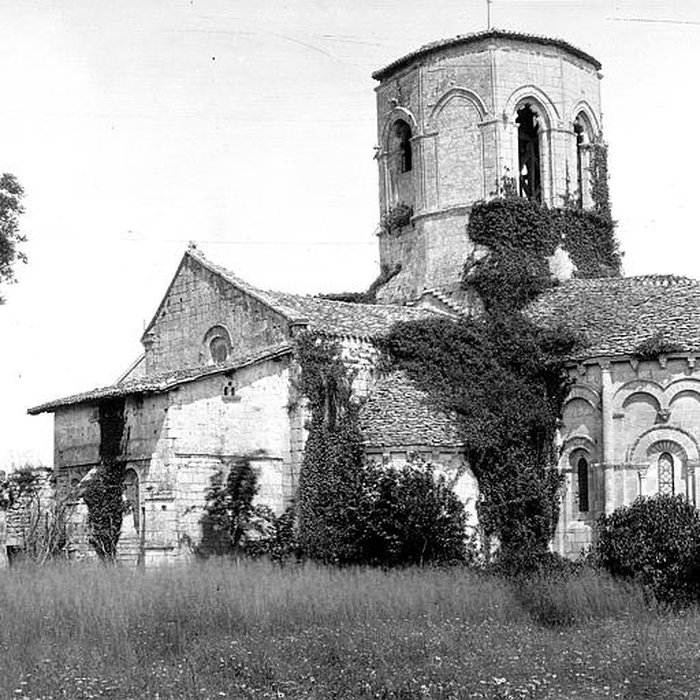 Photo de Église Saint-Hilaire de Mouthiers-sur-Boëme