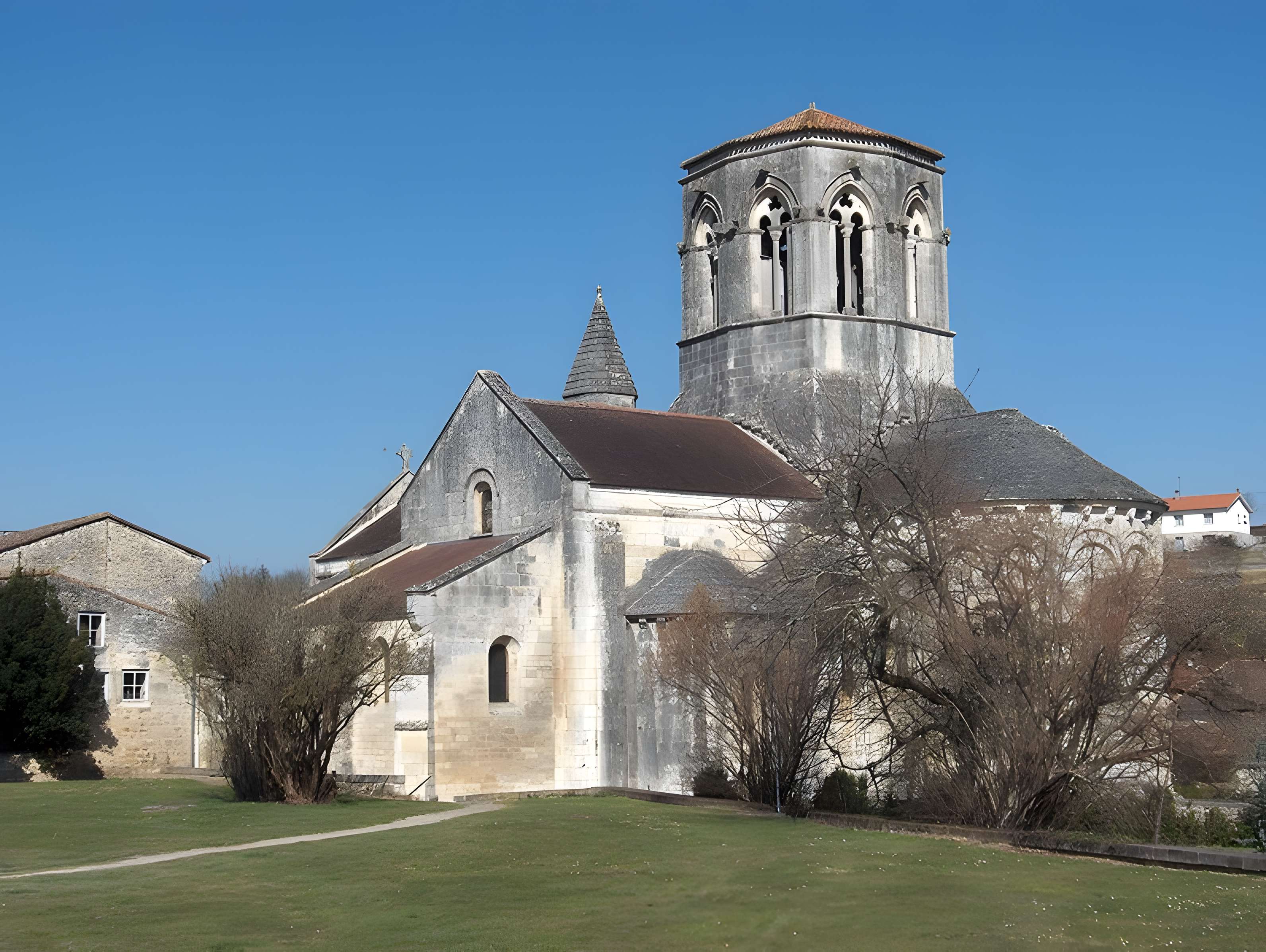 Église Saint-Hilaire de Mouthiers-sur-Boëme 