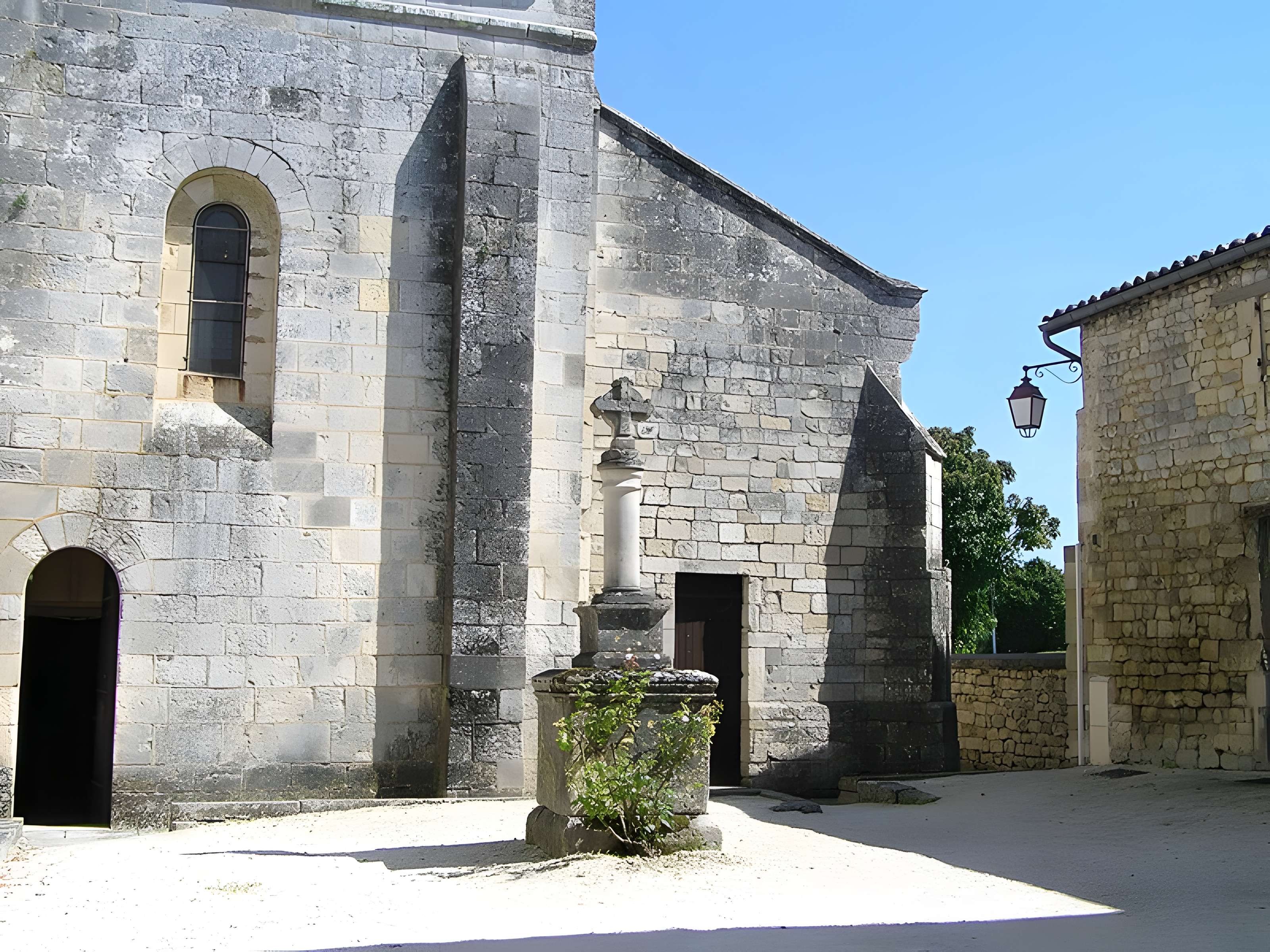 Église Saint-Hilaire de Mouthiers-sur-Boëme