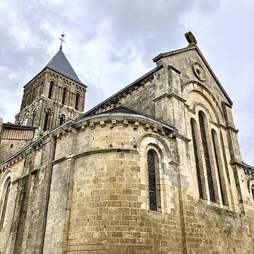 Église Saint-Hilaire de Saint-Hilaire-des-Loges