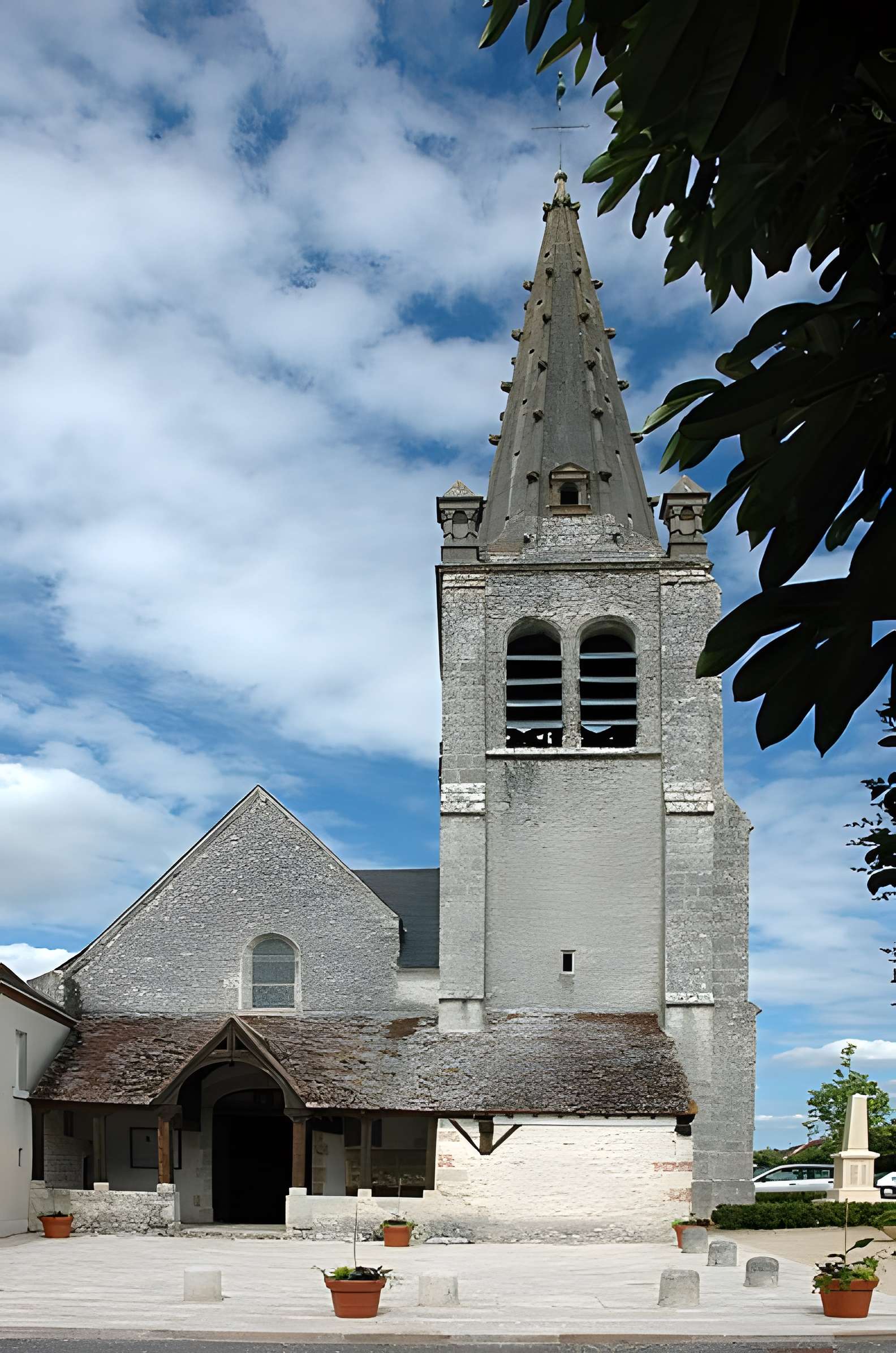 Église Saint-Hilaire de Saint-Hilaire-Saint-Mesmin