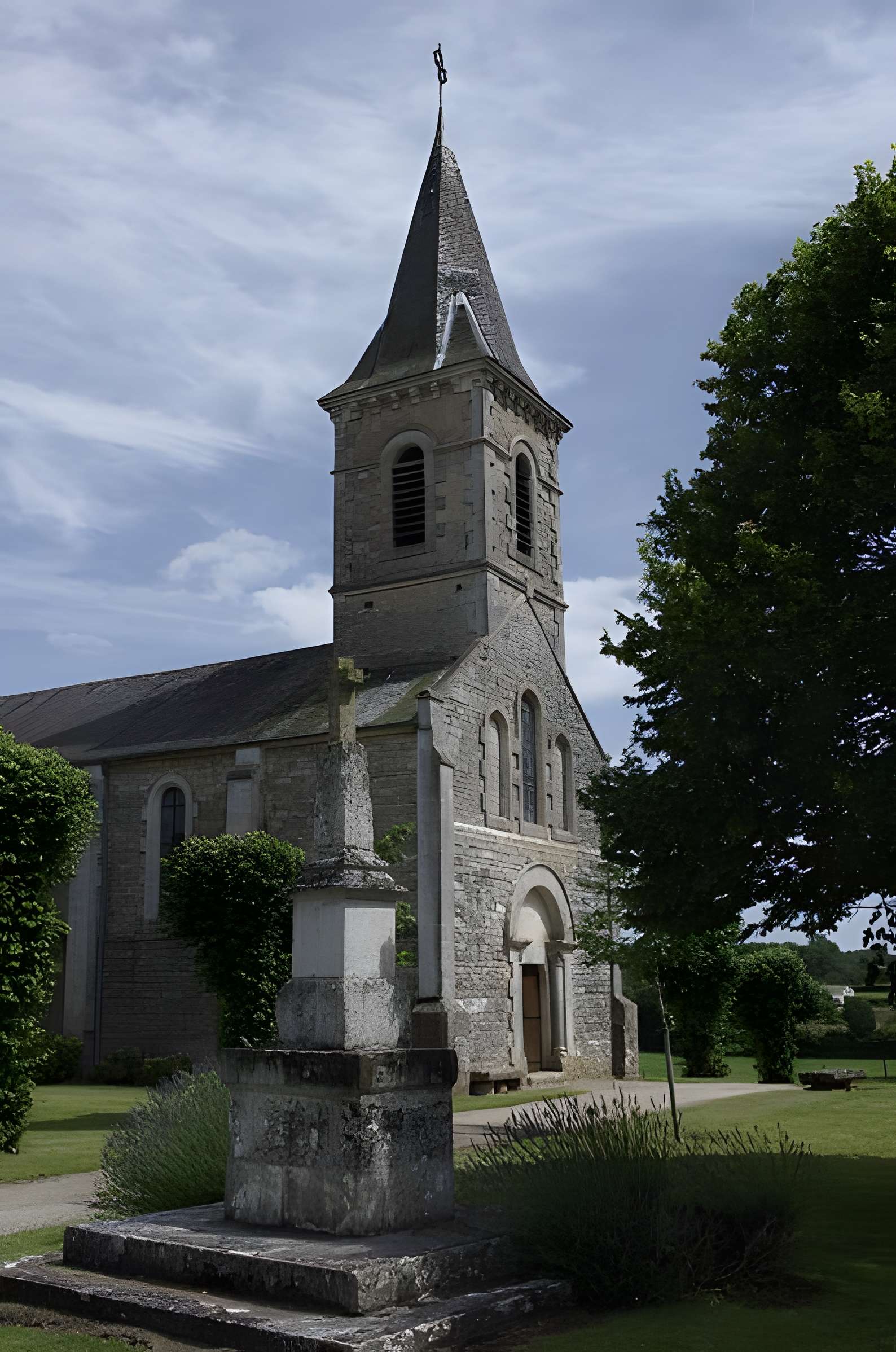 Église Saint-Hilaire de Surin 