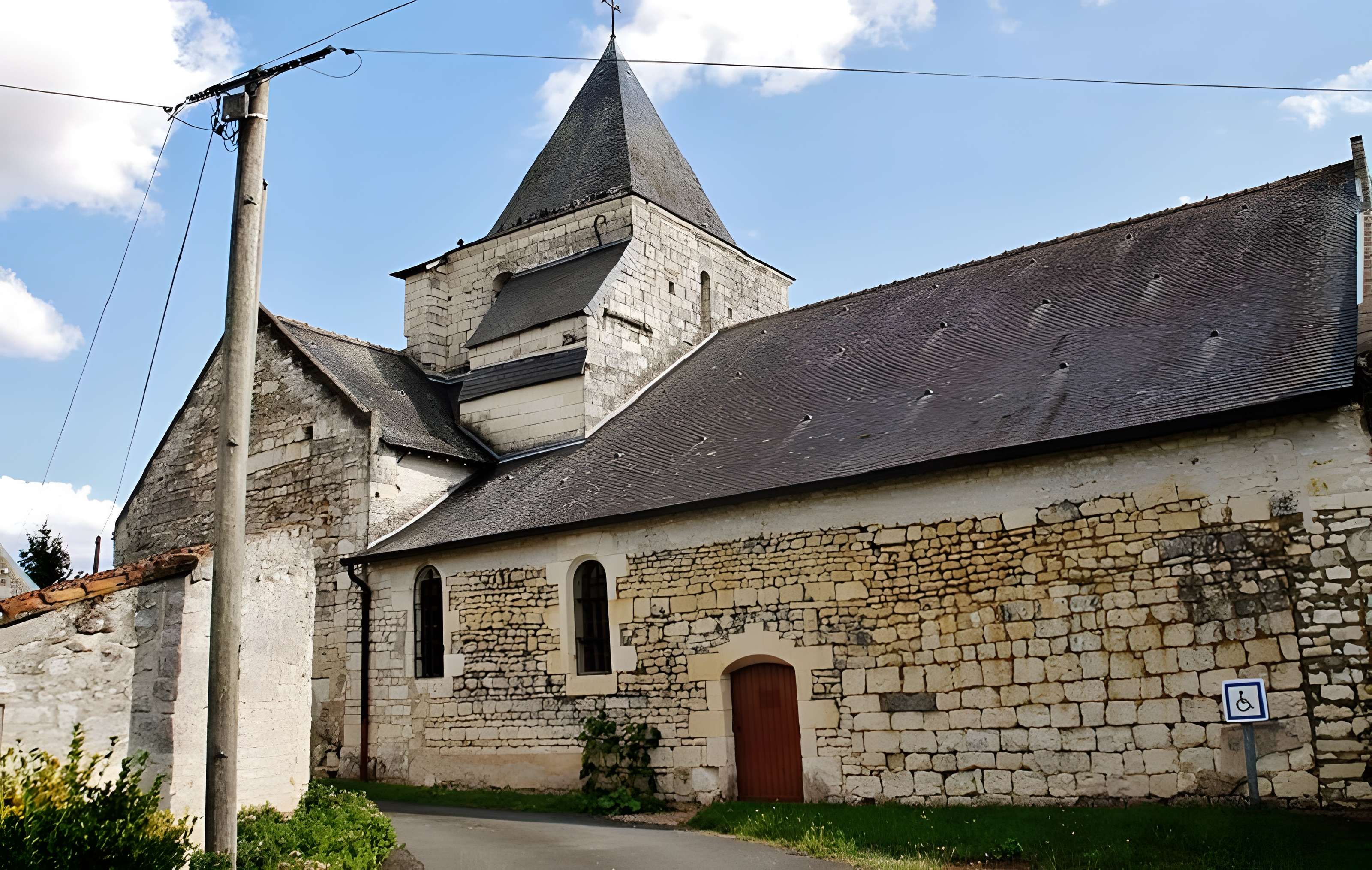 Église Saint-Hilaire de Verneuil-le-Château 