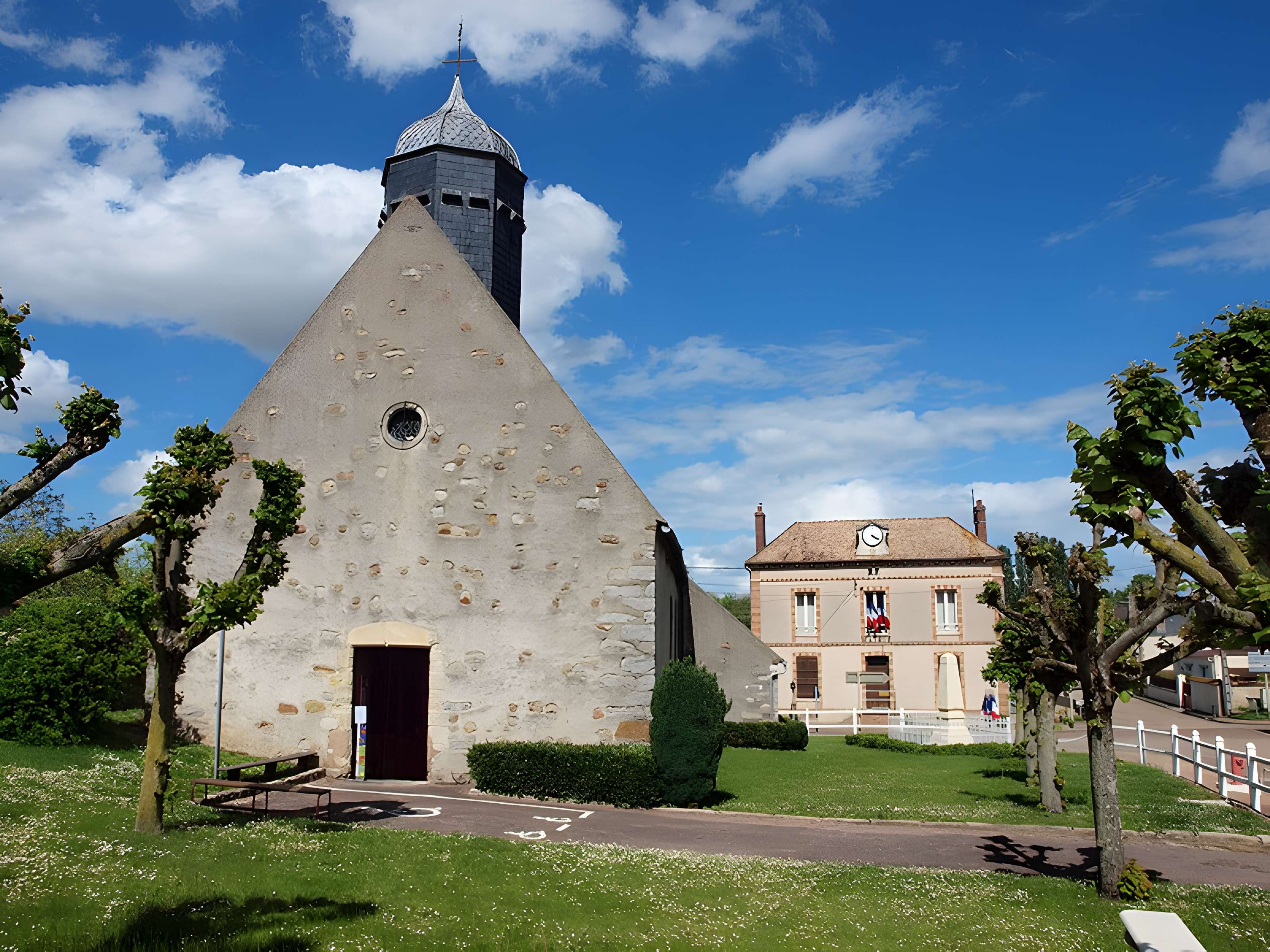 Église Saint-Hilaire-et-Saint-Eutrope de Villeperrot