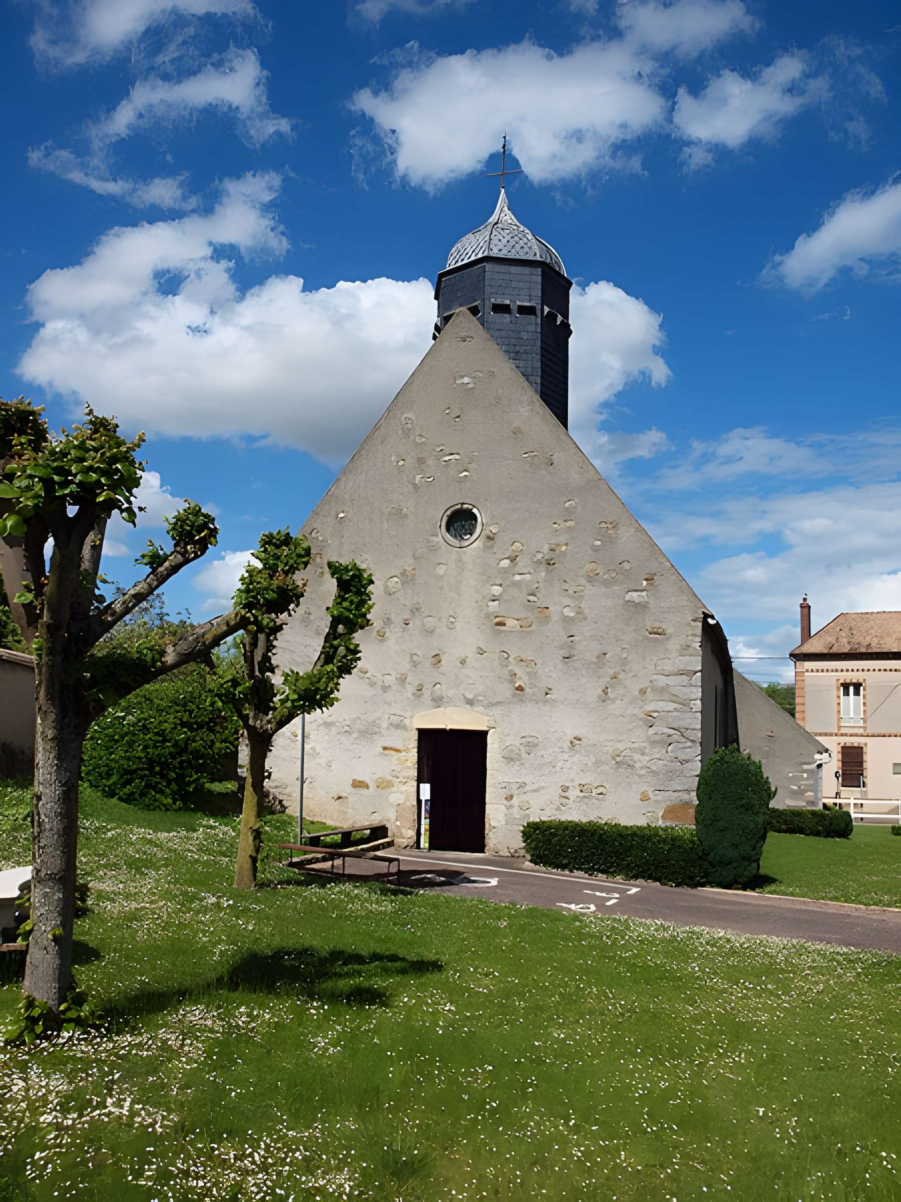 Église Saint-Hilaire-et-Saint-Eutrope de Villeperrot