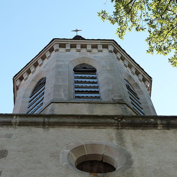 Photo de Église Saint-Hippolyte de Monestiés et croix
