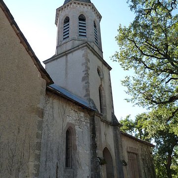 Église Saint-Hippolyte de Monestiés et croix