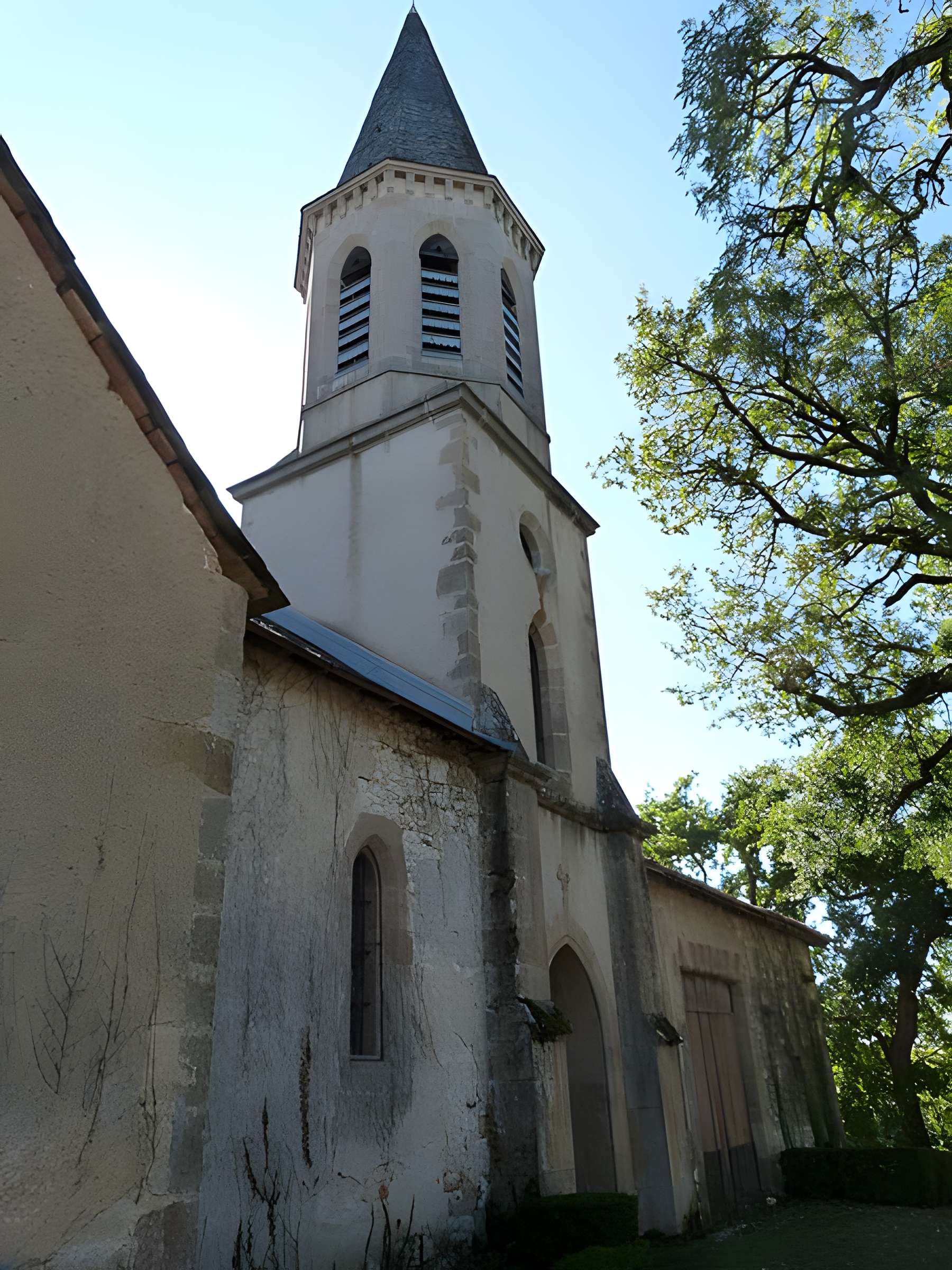 Église Saint-Hippolyte de Monestiés et croix