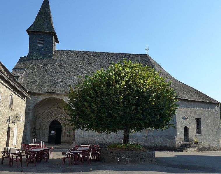 Photo de Église Saint-Jacques de Chaumeil et croix