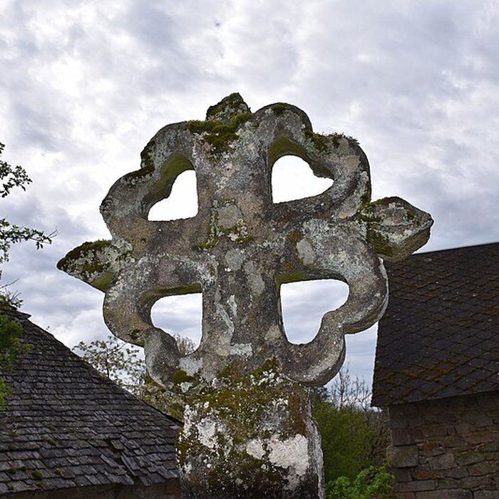 Photo de Église Saint-Jacques de Chaumeil et croix