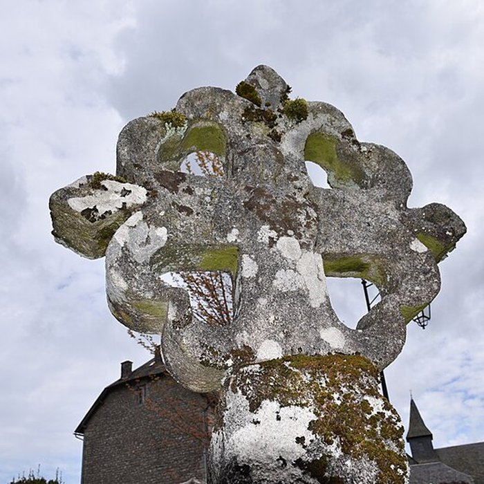 Photo de Église Saint-Jacques de Chaumeil et croix