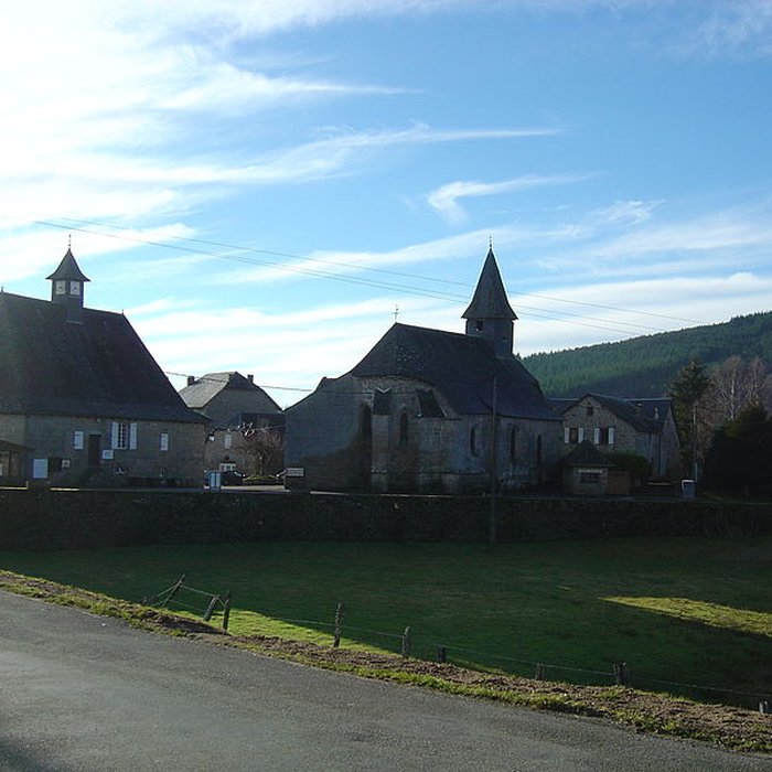 Photo de Église Saint-Jacques de Chaumeil et croix