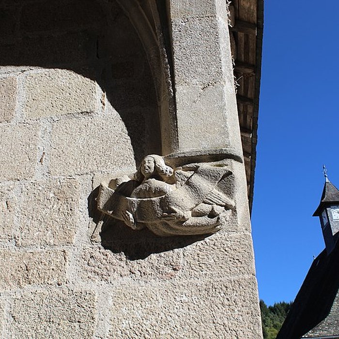 Photo de Église Saint-Jacques de Chaumeil et croix