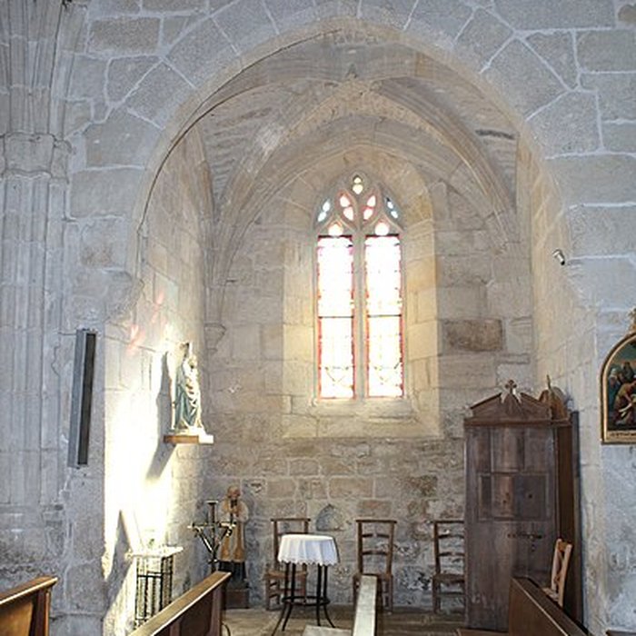 Photo de Église Saint-Jacques de Chaumeil et croix