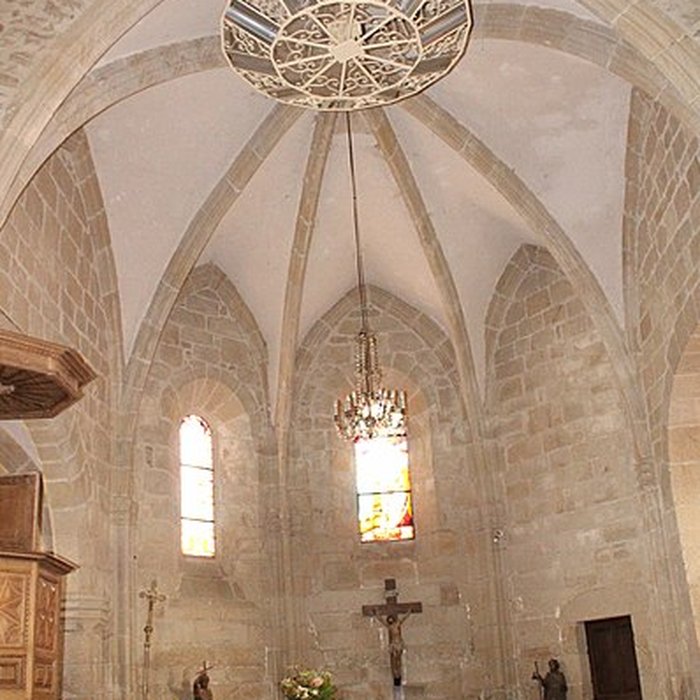 Photo de Église Saint-Jacques de Chaumeil et croix