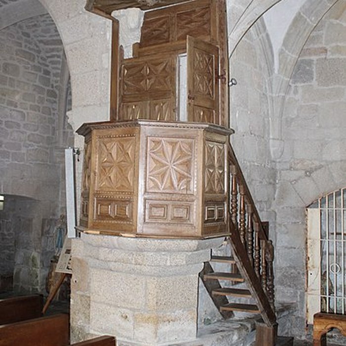 Photo de Église Saint-Jacques de Chaumeil et croix