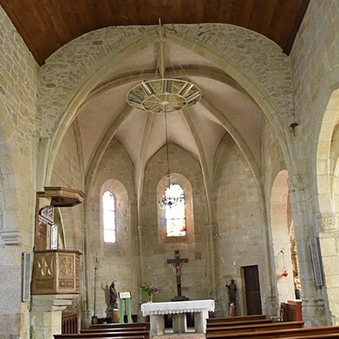 Photo de Église Saint-Jacques de Chaumeil et croix