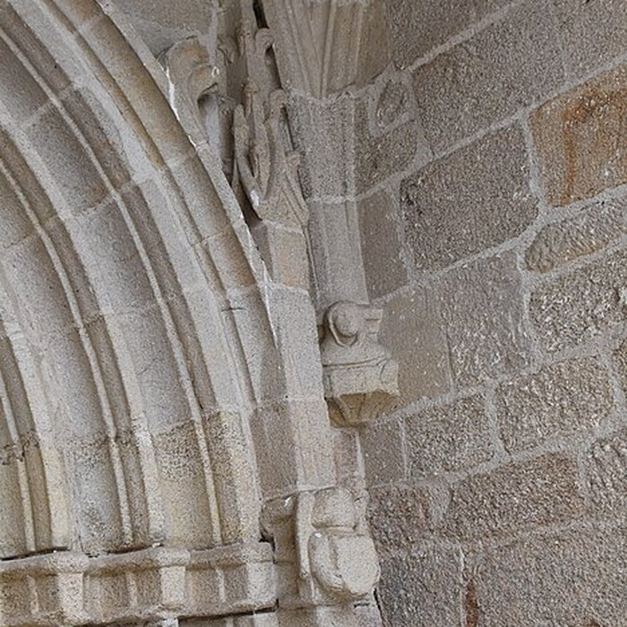 Photo de Église Saint-Jacques de Chaumeil et croix