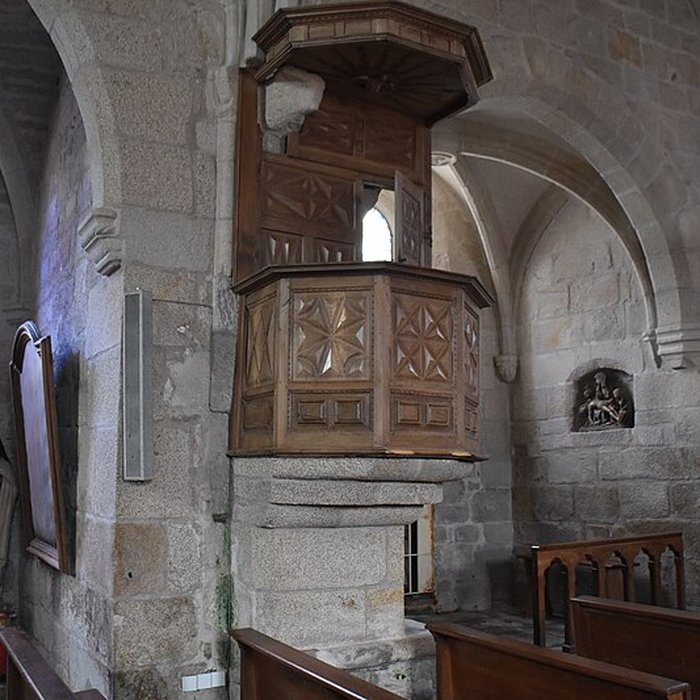 Photo de Église Saint-Jacques de Chaumeil et croix