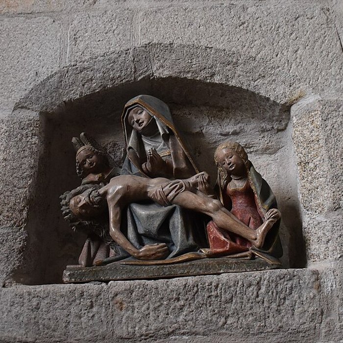 Photo de Église Saint-Jacques de Chaumeil et croix