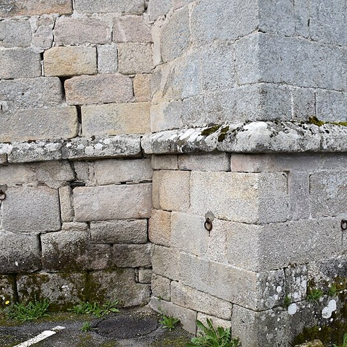 Photo de Église Saint-Jacques de Chaumeil et croix
