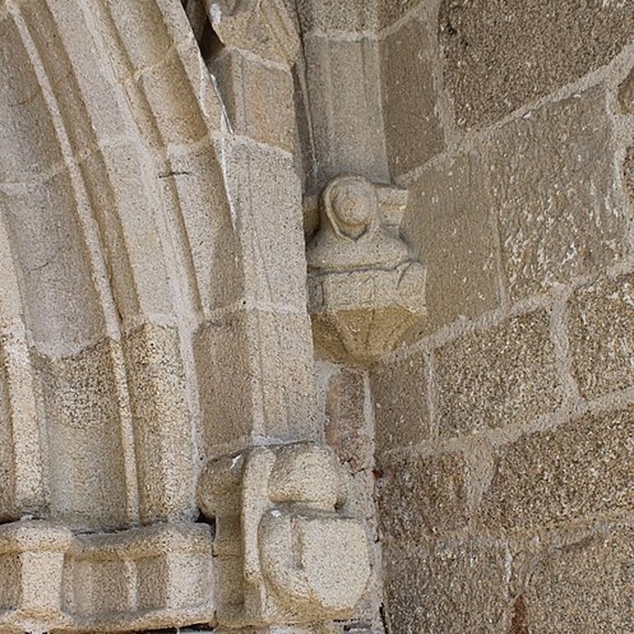 Photo de Église Saint-Jacques de Chaumeil et croix
