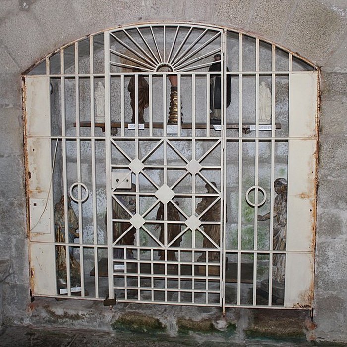 Photo de Église Saint-Jacques de Chaumeil et croix