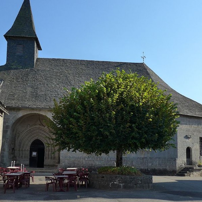 Photo de Église Saint-Jacques de Chaumeil et croix