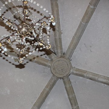 Église Saint-Jacques de Chaumeil et croix