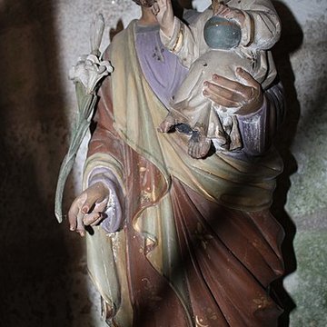 Église Saint-Jacques de Chaumeil et croix