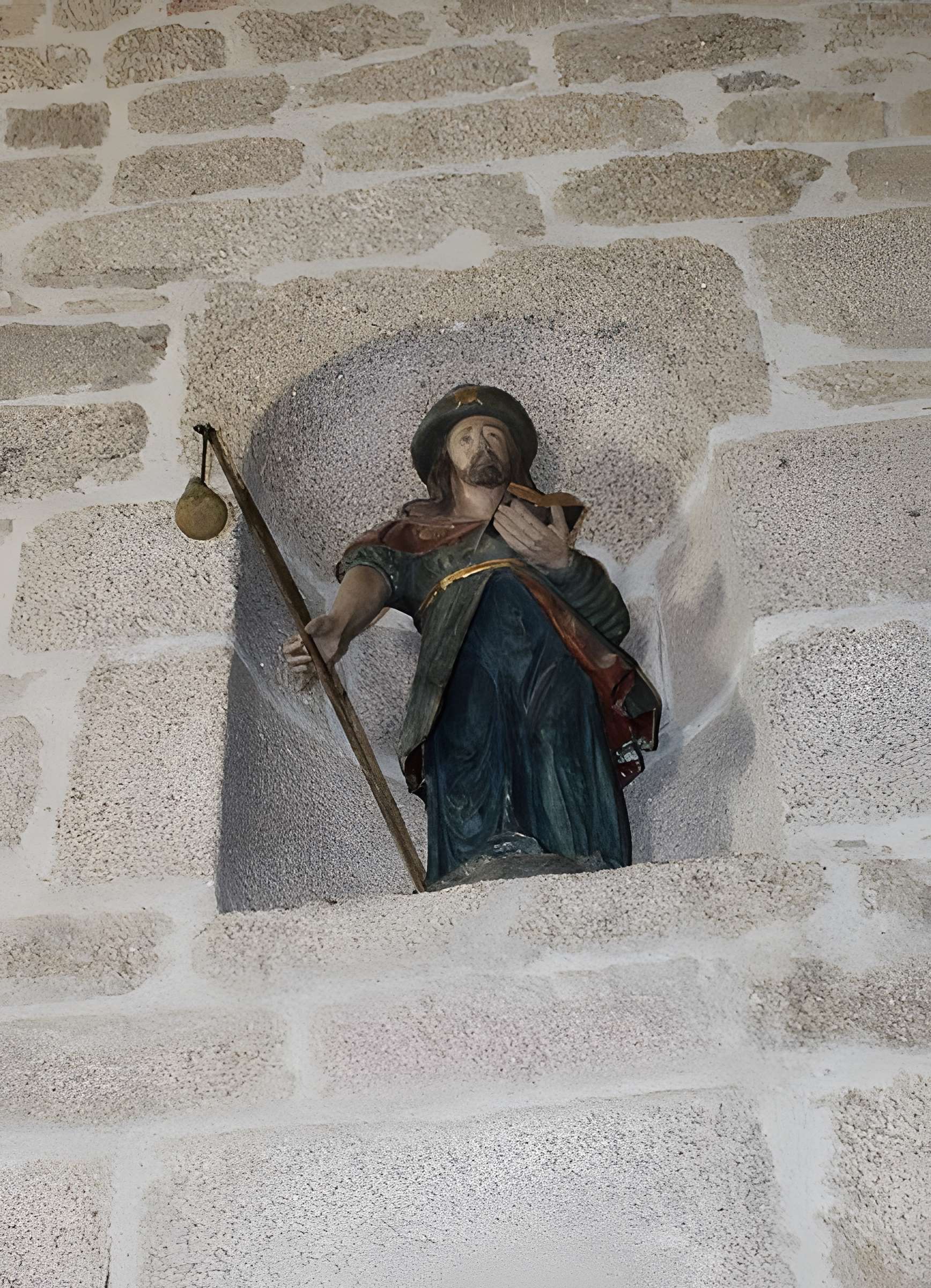 Église Saint-Jacques de Chaumeil et croix