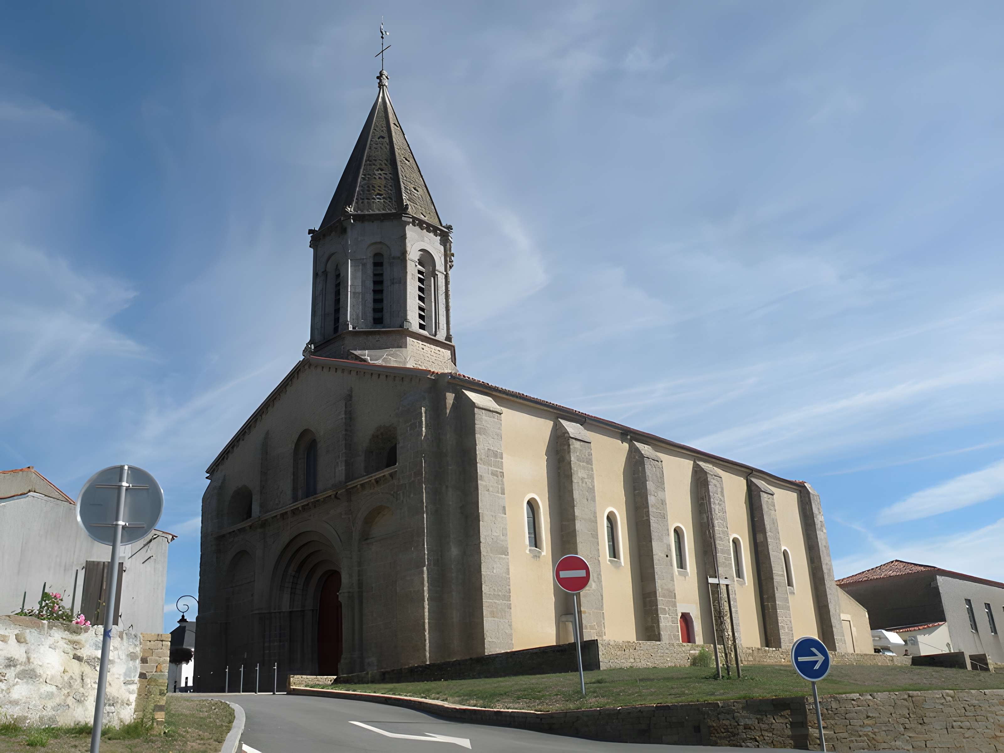 Église Saint-Jacques de Moutiers-les-Mauxfaits