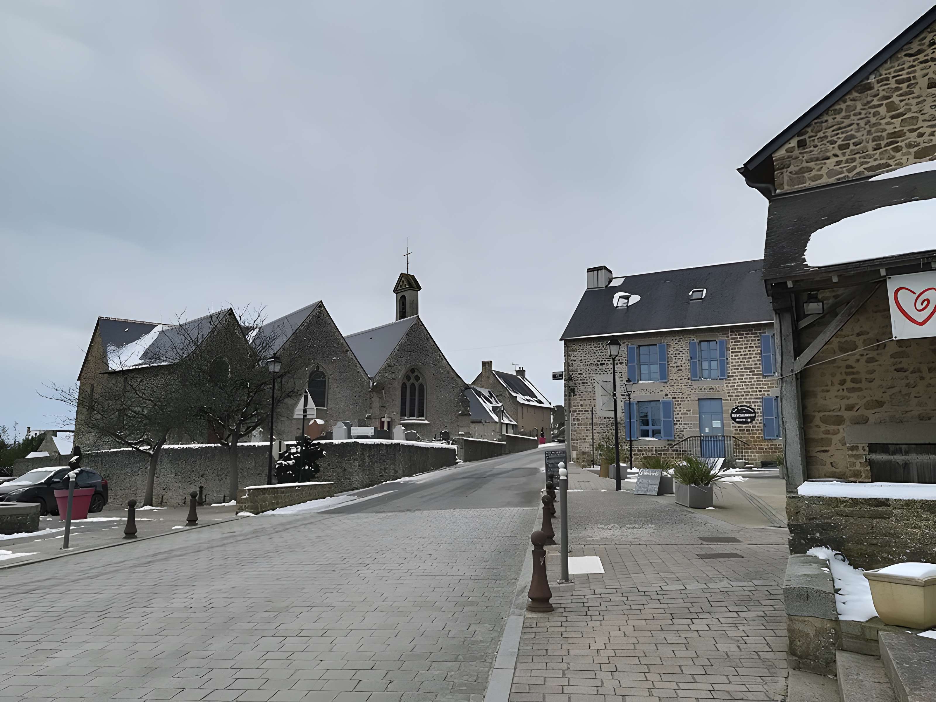 Église Saint-Jean de La Selle-en-Luitré