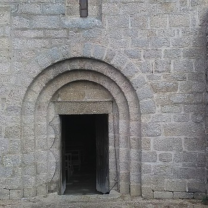 Photo de Église Saint-Jean de Serverette et la croix