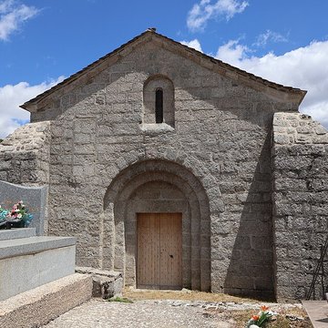 Église Saint-Jean de Serverette et la croix