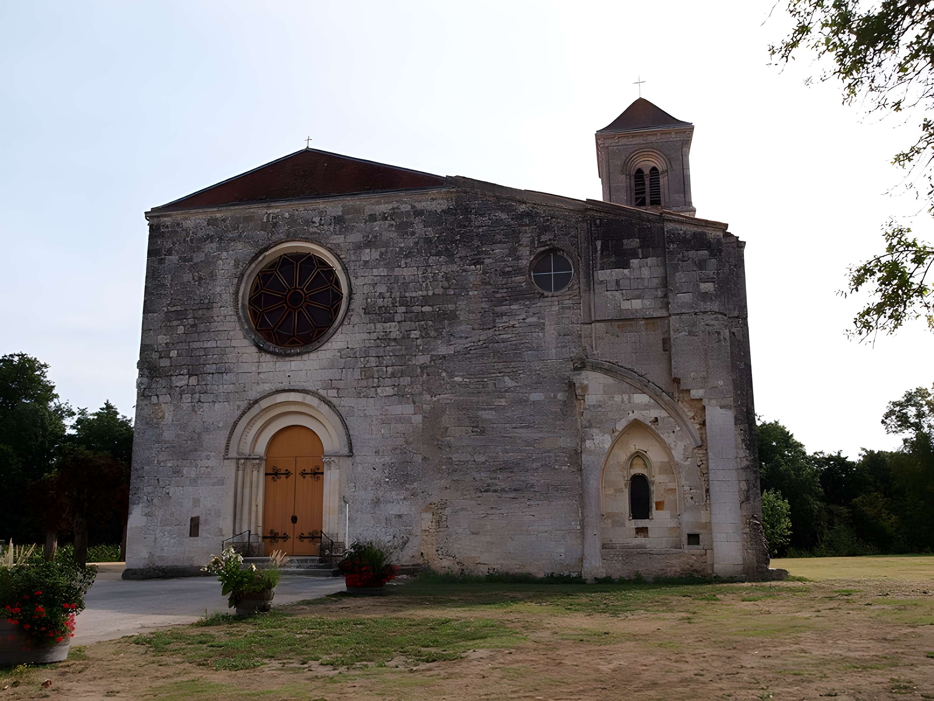 Abbaye Saint-Étienne de Baignes-Sainte-Radegonde 