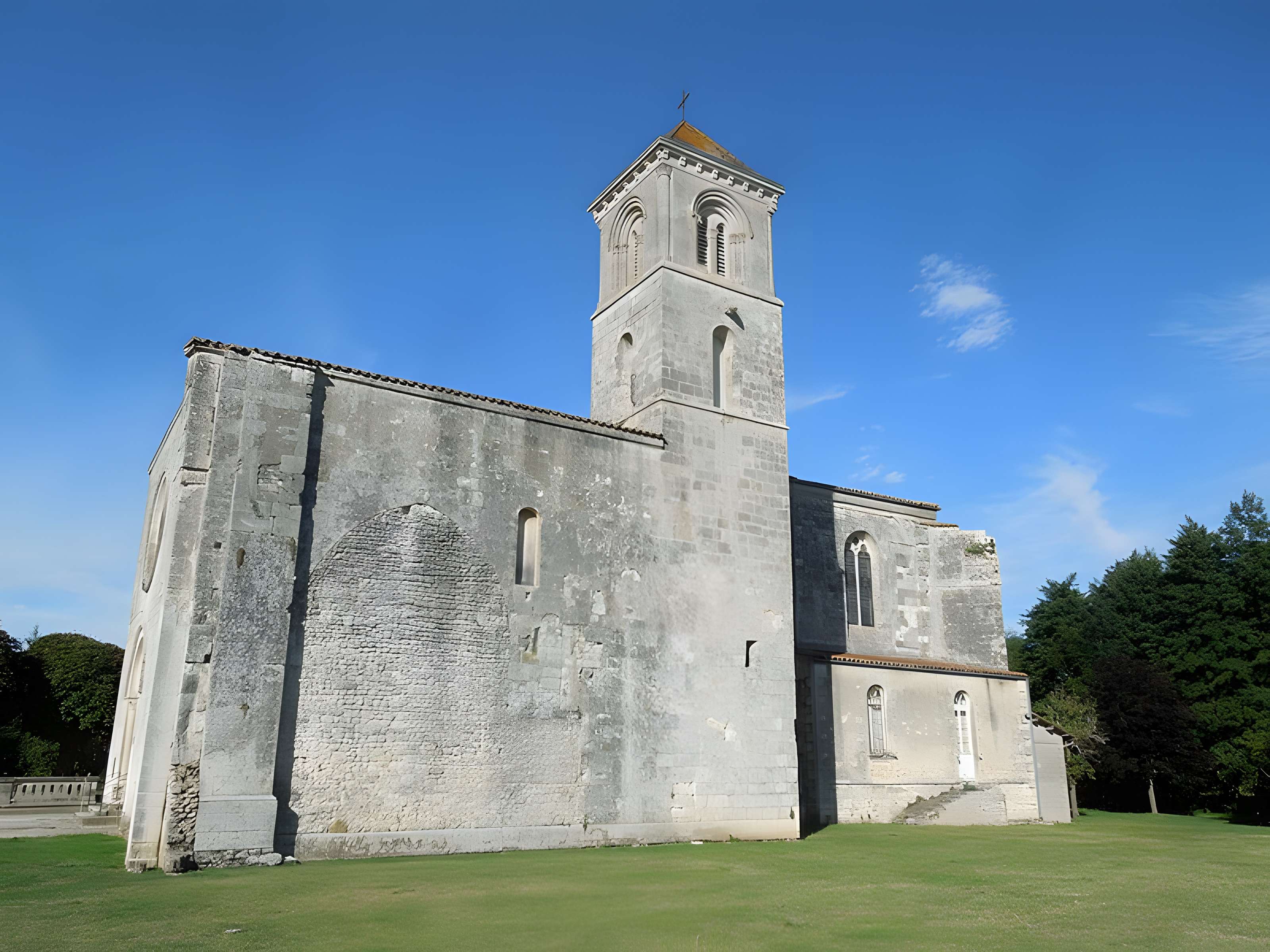 Abbaye Saint-Étienne de Baignes-Sainte-Radegonde
