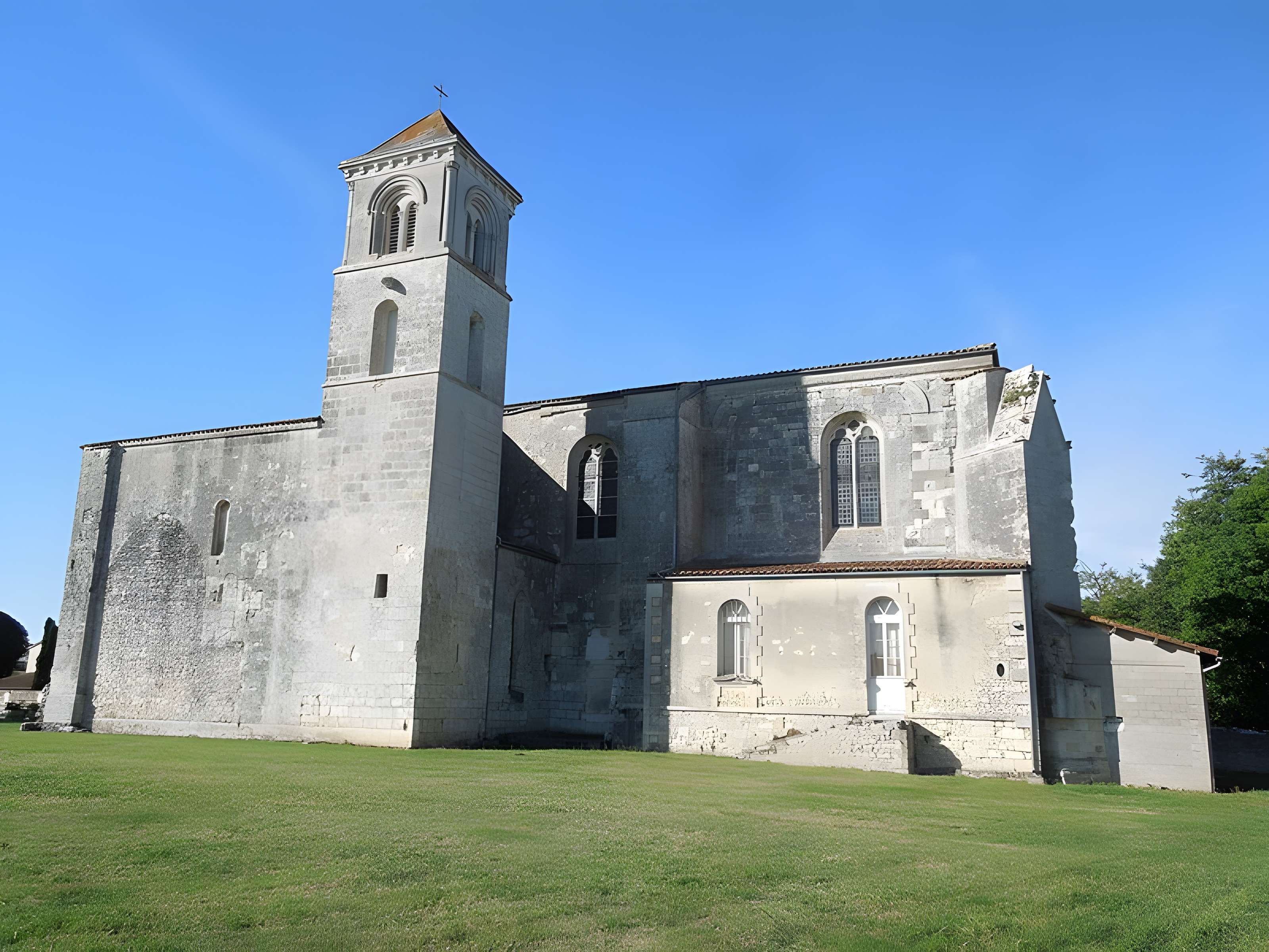 Abbaye Saint-Étienne de Baignes-Sainte-Radegonde