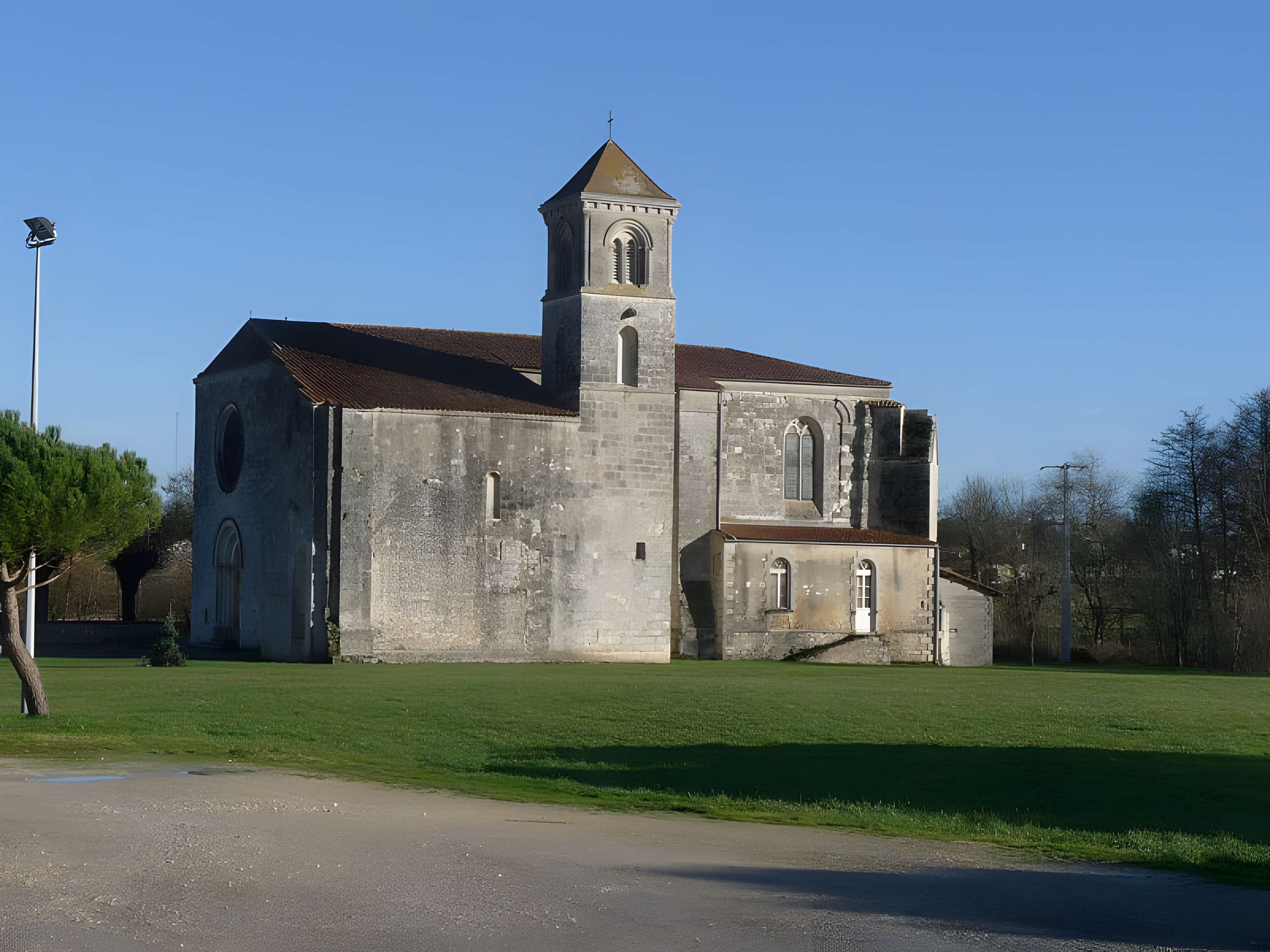 Abbaye Saint-Étienne de Baignes-Sainte-Radegonde