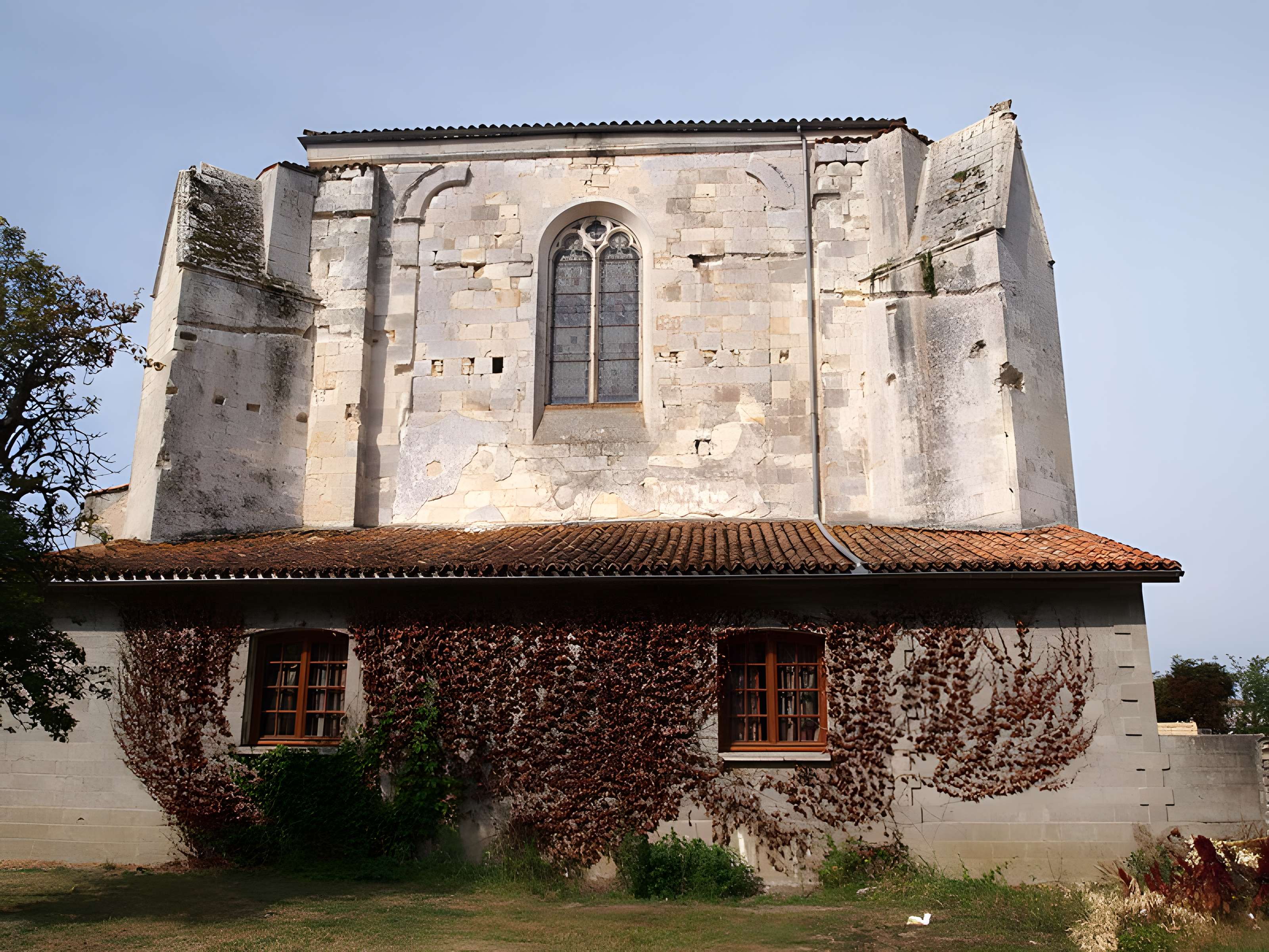 Abbaye Saint-Étienne de Baignes-Sainte-Radegonde