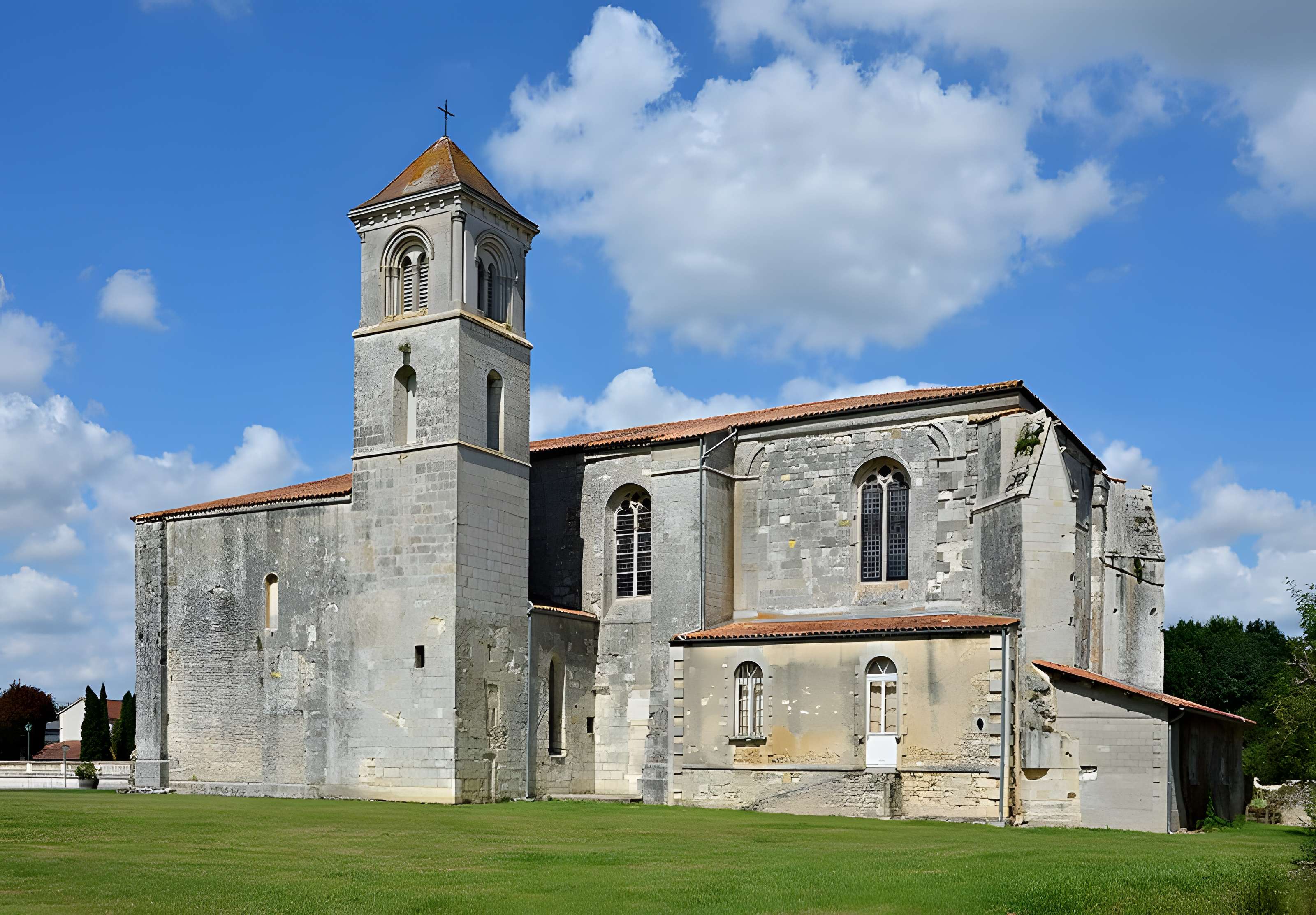 Abbaye Saint-Étienne de Baignes-Sainte-Radegonde