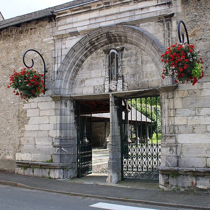 Photo de Eglise paroissiale et restes du cloître