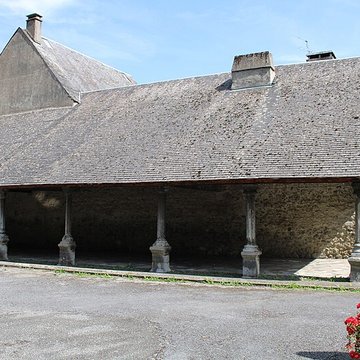Eglise paroissiale et restes du cloître