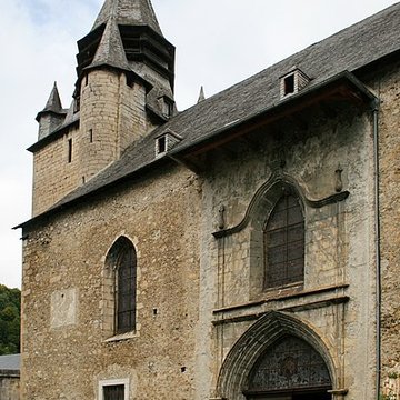Eglise paroissiale et restes du cloître