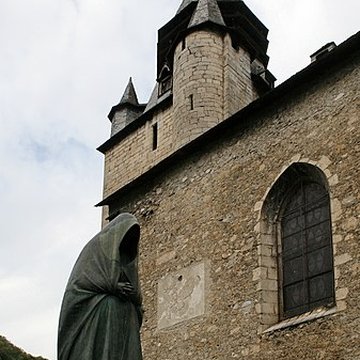 Eglise paroissiale et restes du cloître