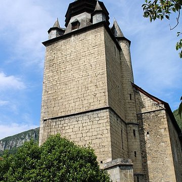 Eglise paroissiale et restes du cloître