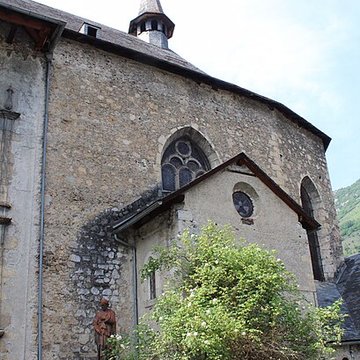 Eglise paroissiale et restes du cloître